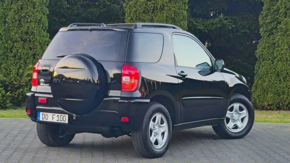 TOYOTA RAV4 -