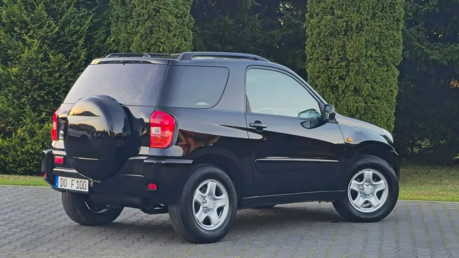 TOYOTA RAV4 -