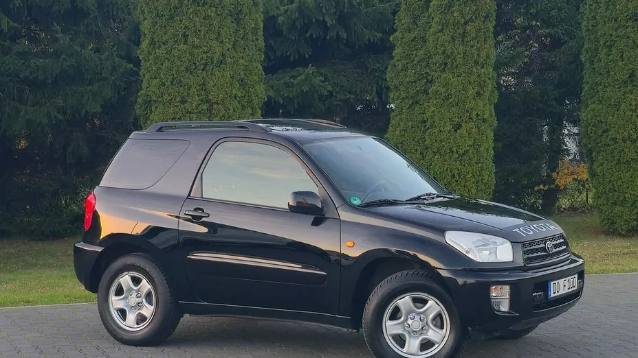 TOYOTA RAV4 -