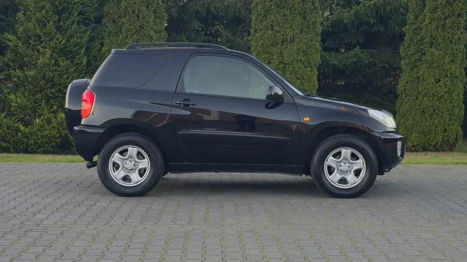 TOYOTA RAV4 -