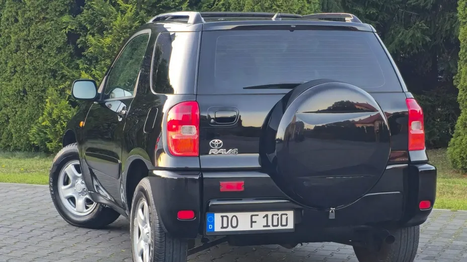 TOYOTA RAV4 -