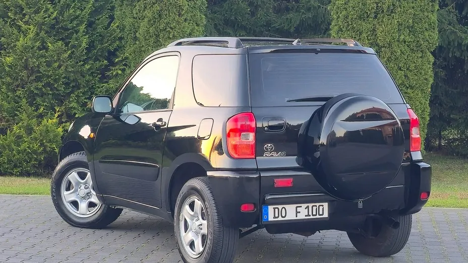TOYOTA RAV4 -