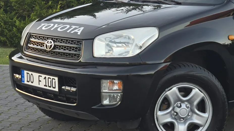 TOYOTA RAV4 -