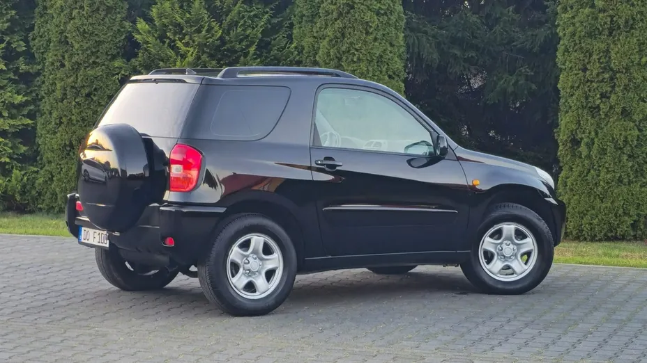 TOYOTA RAV4 -