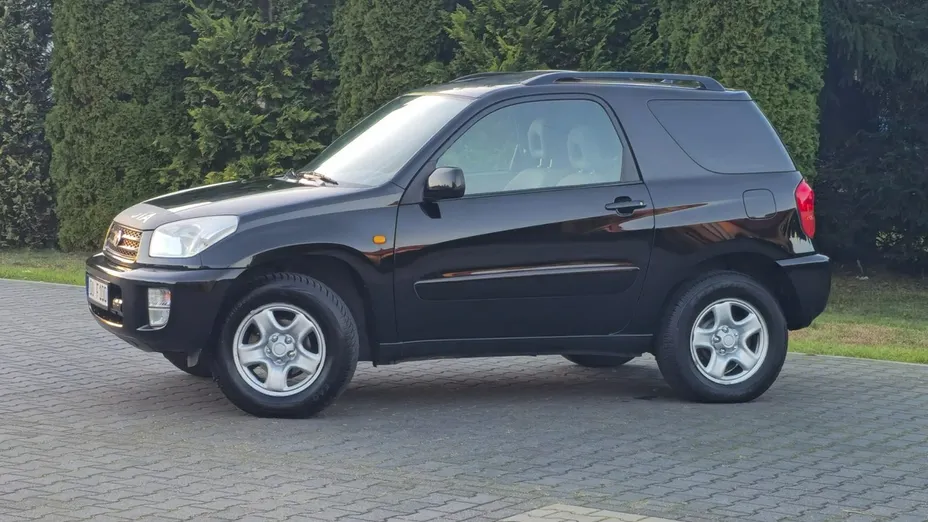 TOYOTA RAV4 -