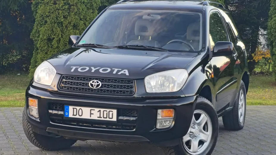 TOYOTA RAV4 -