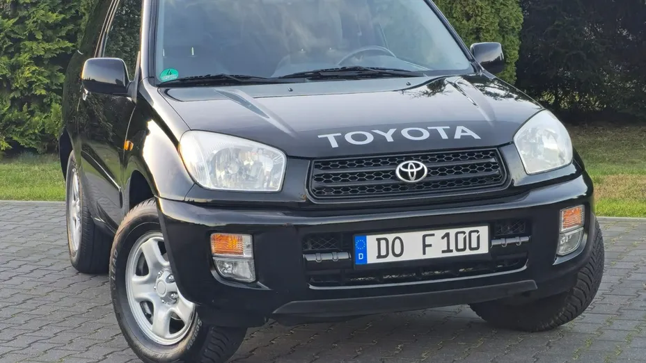 TOYOTA RAV4 -
