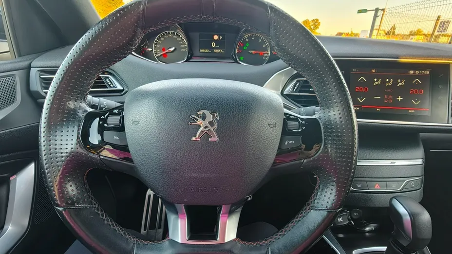PEUGEOT 308 -