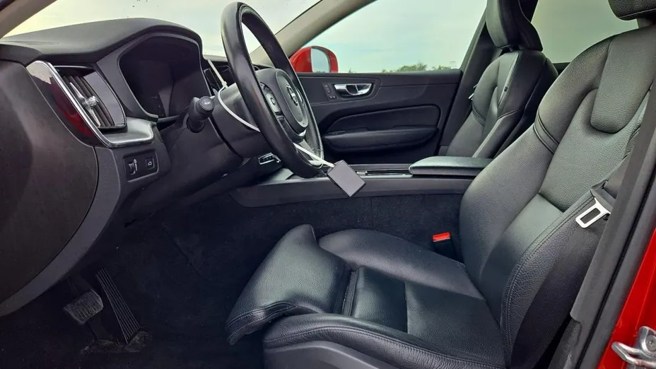 VOLVO XC60 -