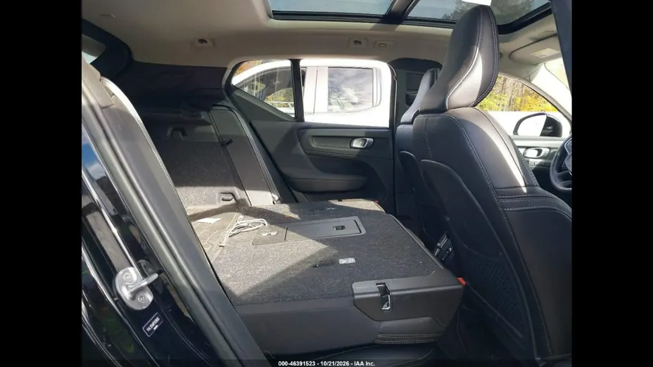 VOLVO XC40 -