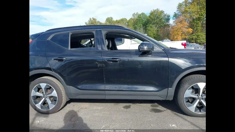 VOLVO XC40 -