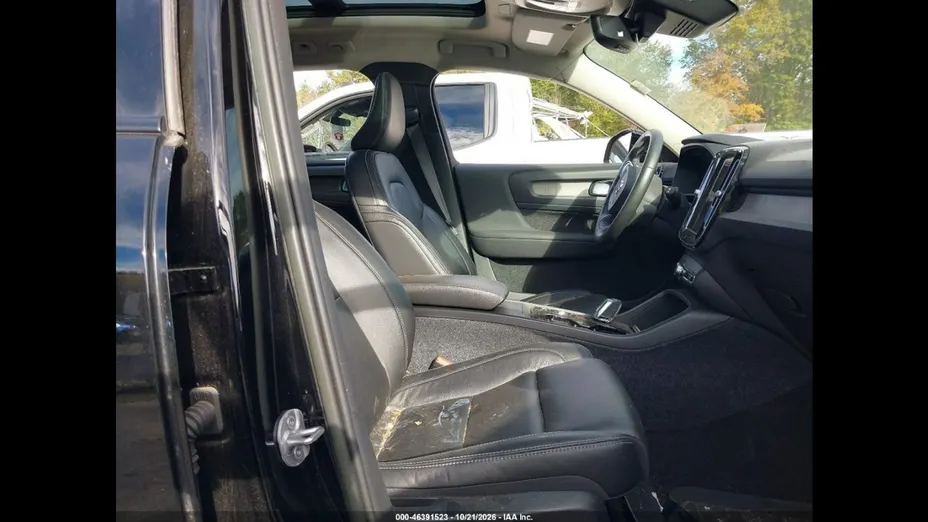 VOLVO XC40 -
