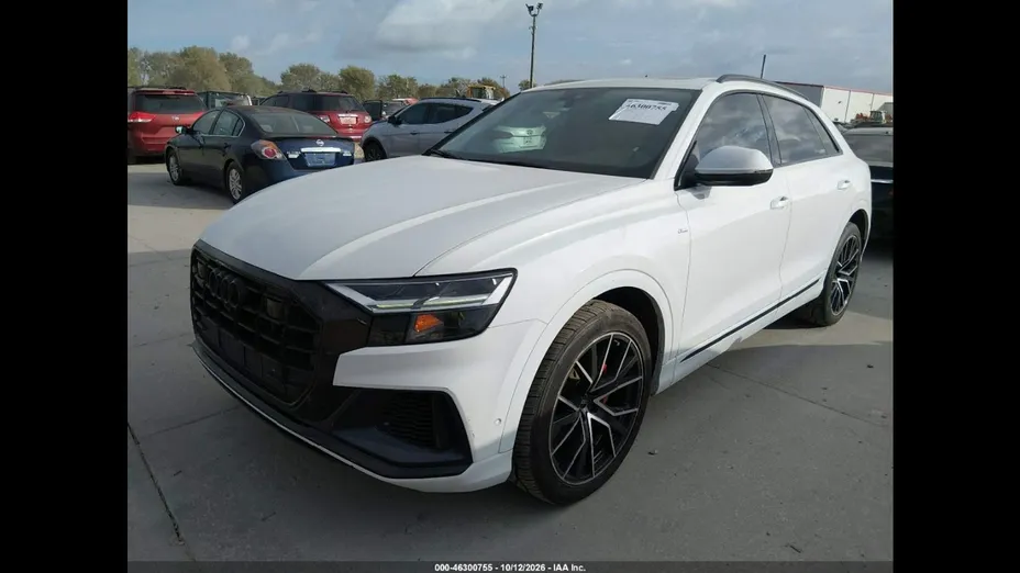 AUDI Q8 -
