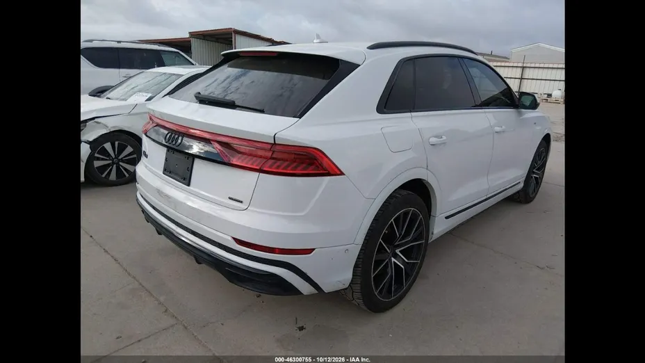 AUDI Q8 -