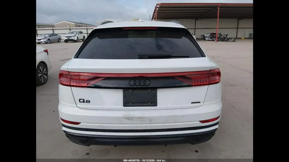 AUDI Q8 -