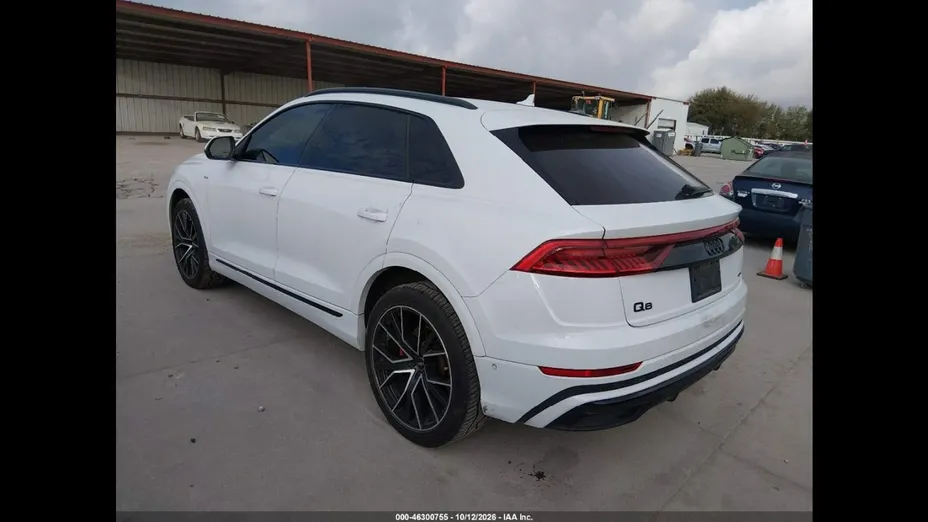 AUDI Q8 -