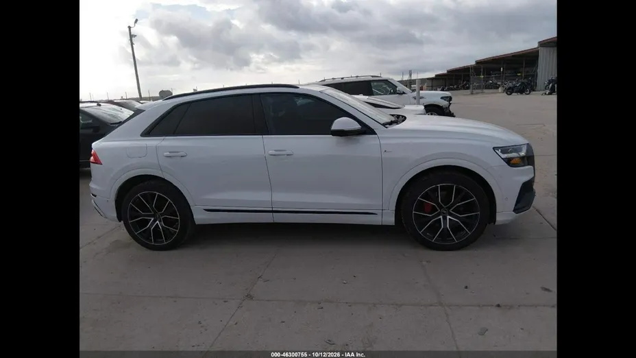 AUDI Q8 -