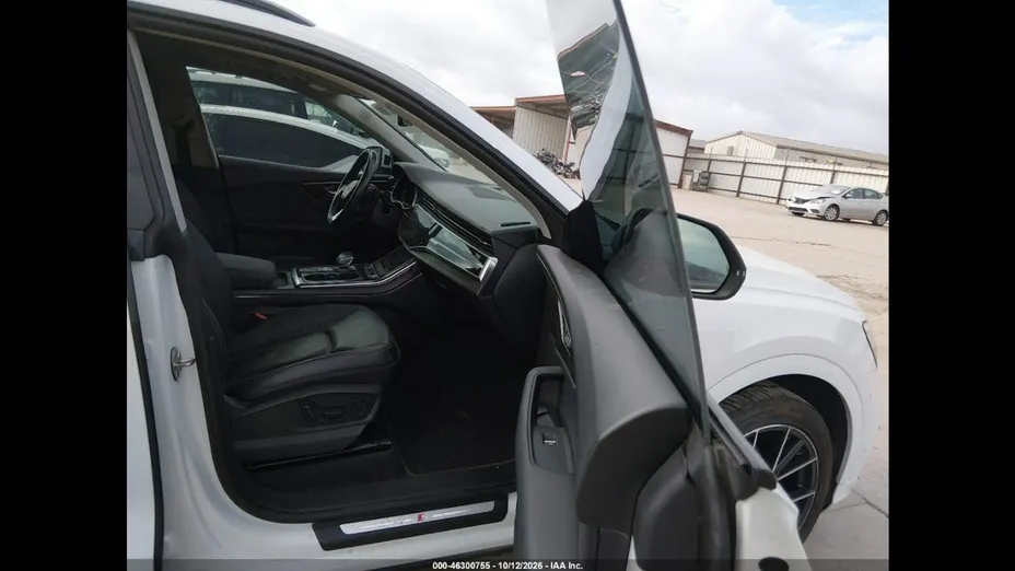 AUDI Q8 -