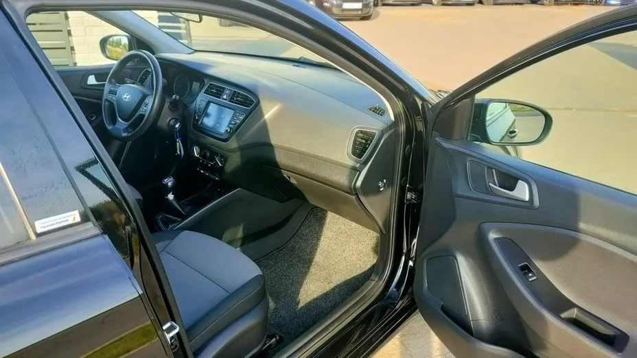 HYUNDAI i20 -