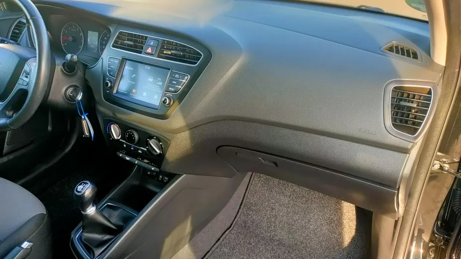 HYUNDAI i20 -