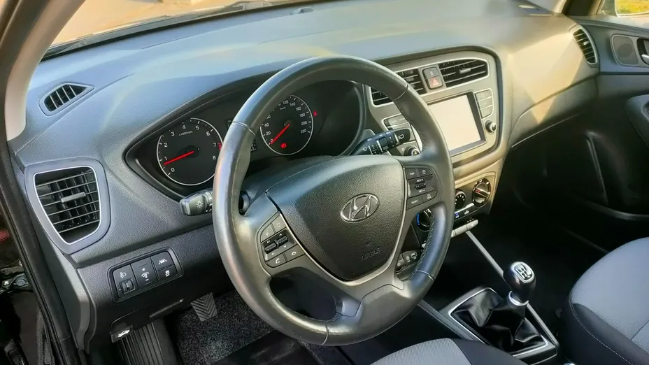 HYUNDAI i20 -