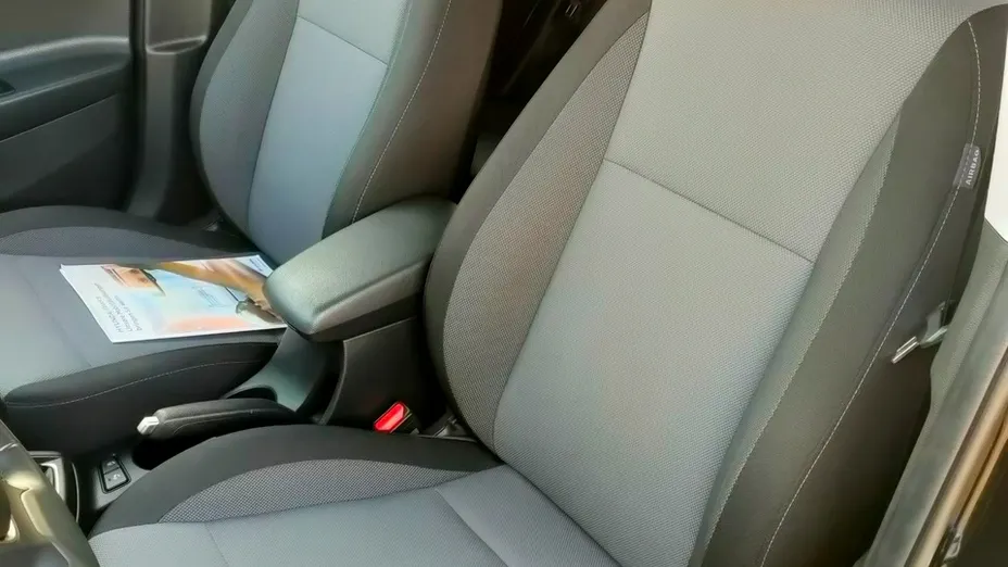 HYUNDAI i20 -