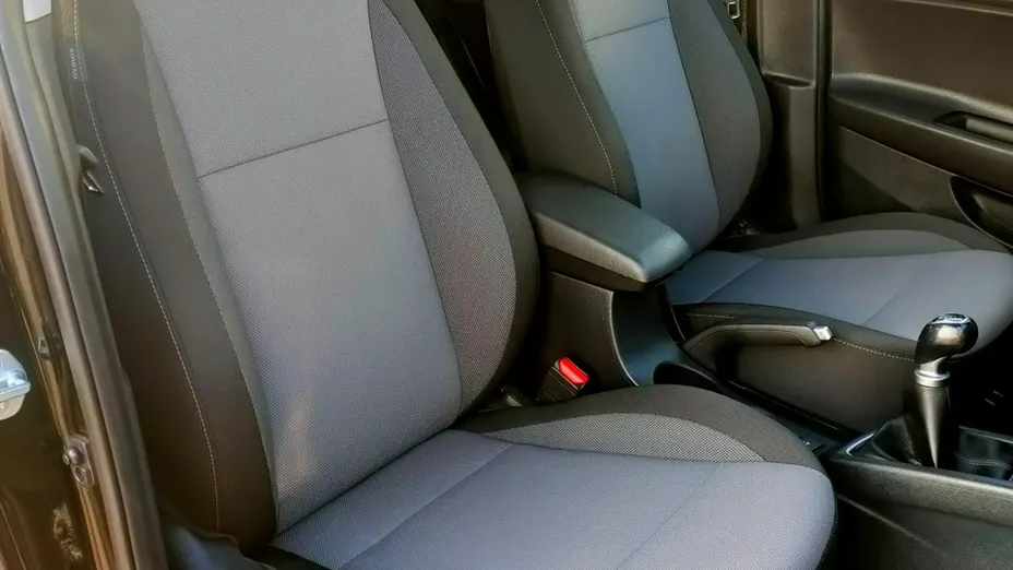 HYUNDAI i20 -