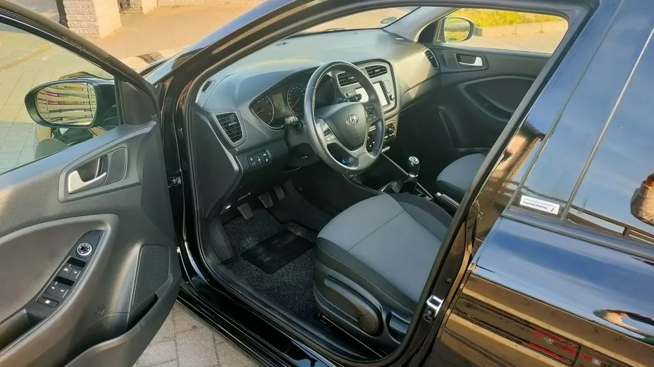 HYUNDAI i20 -