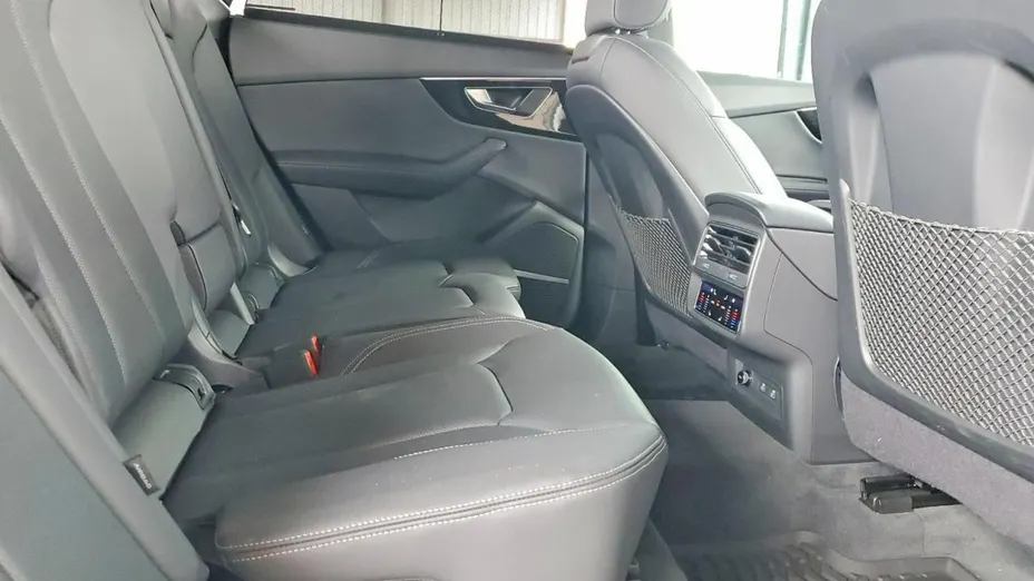 AUDI Q8 -