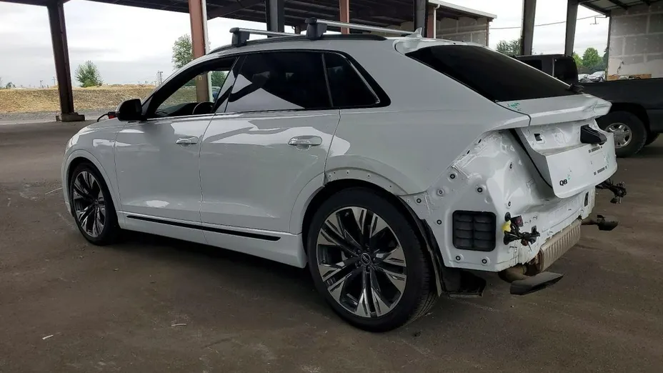 AUDI Q8 -