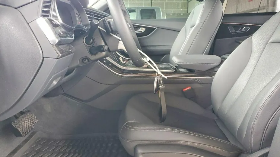 AUDI Q8 -