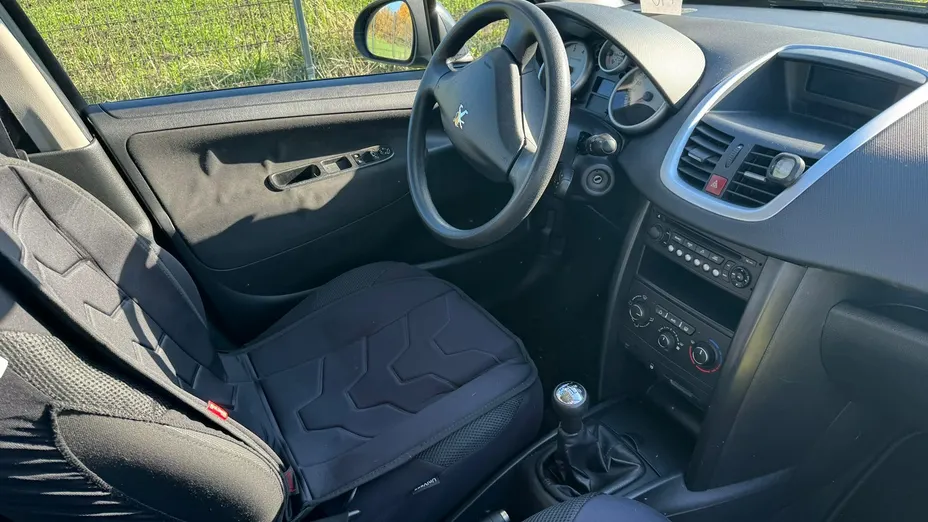PEUGEOT 207 -