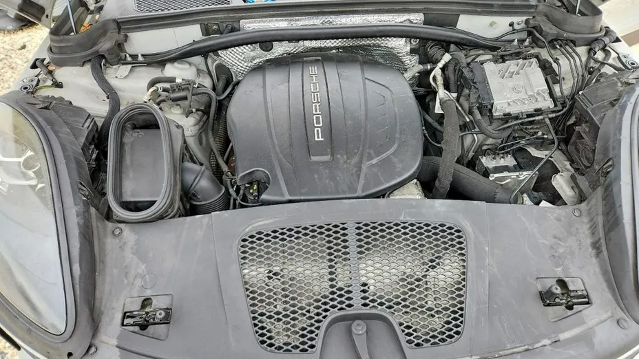 PORSCHE Macan -