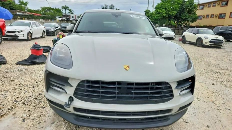 PORSCHE Macan -