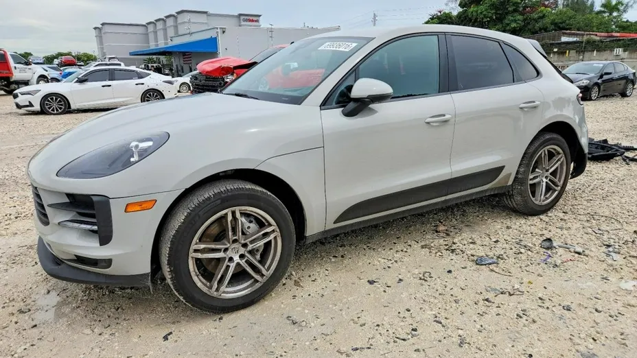 PORSCHE Macan -