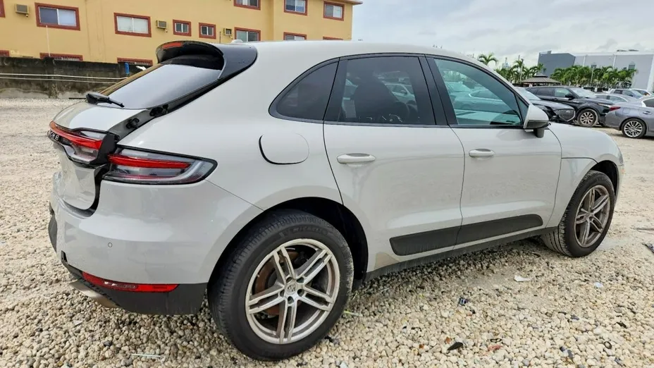 PORSCHE Macan -