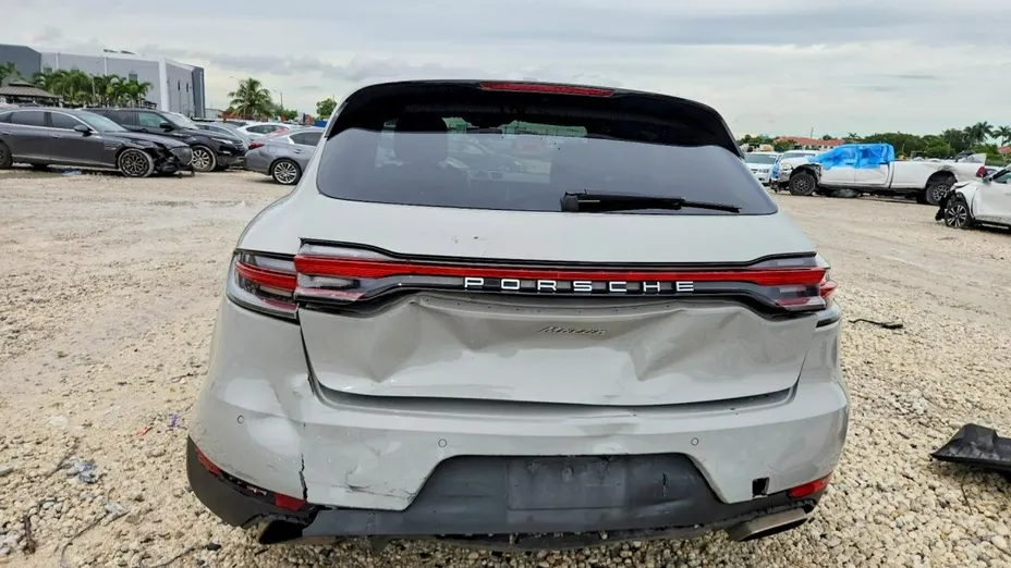 PORSCHE Macan -