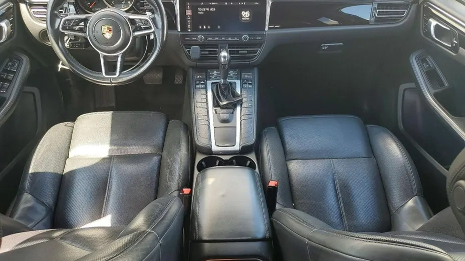 PORSCHE Macan -