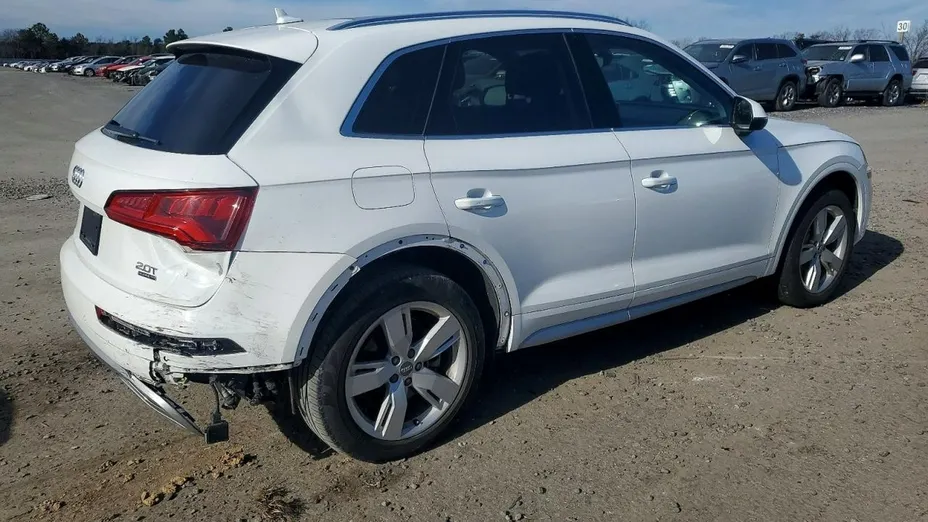 AUDI Q5 -