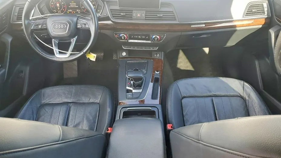 AUDI Q5 -