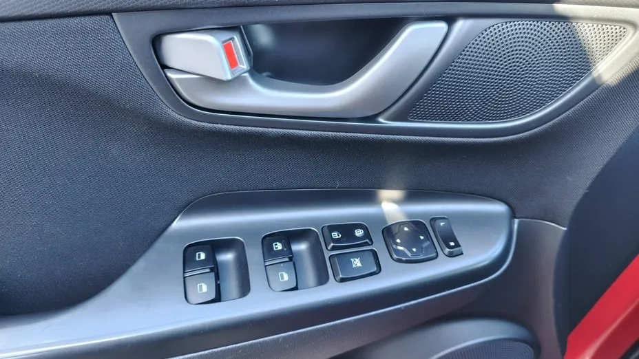 HYUNDAI Kona -