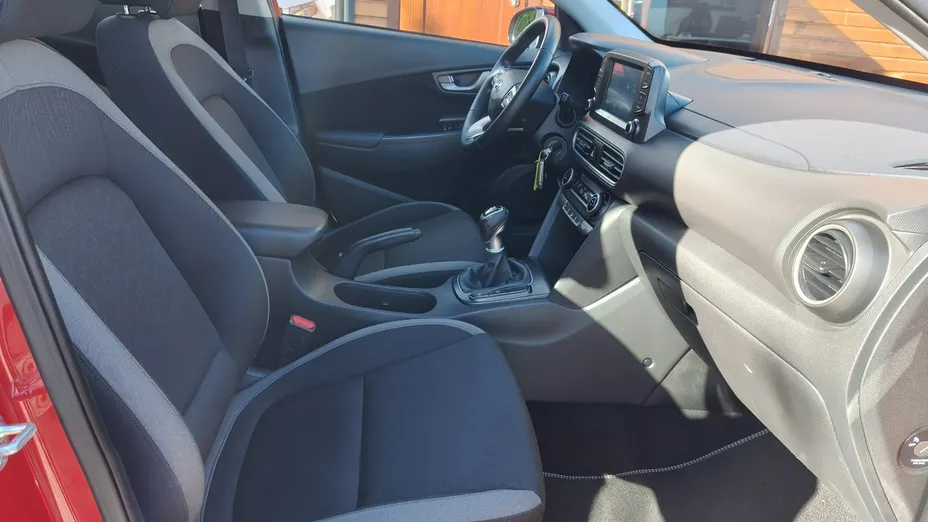 HYUNDAI Kona -