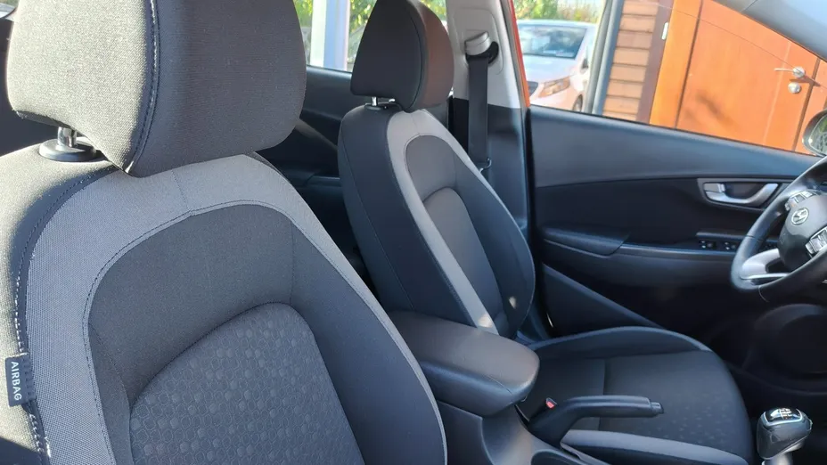 HYUNDAI Kona -