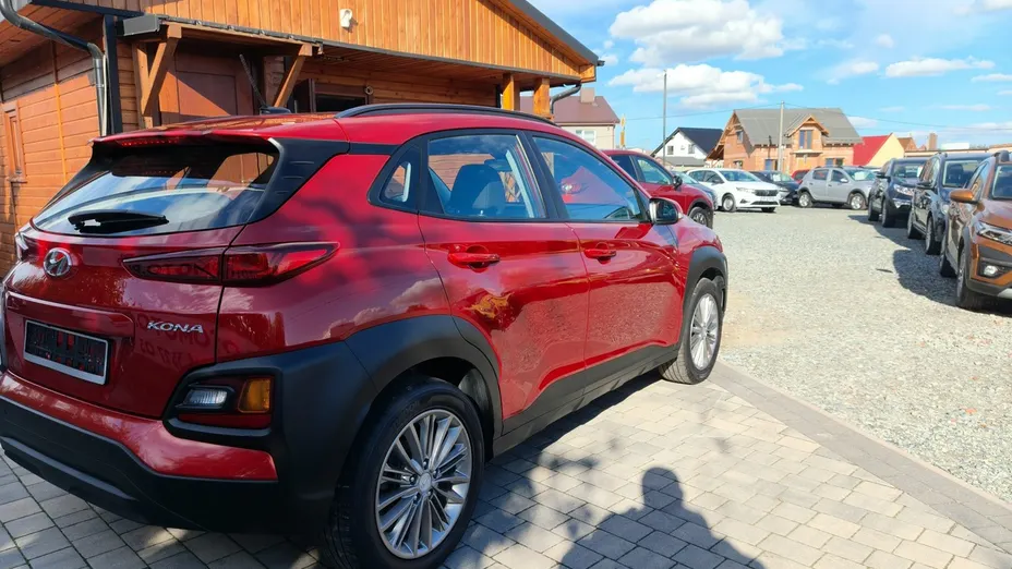 HYUNDAI Kona -