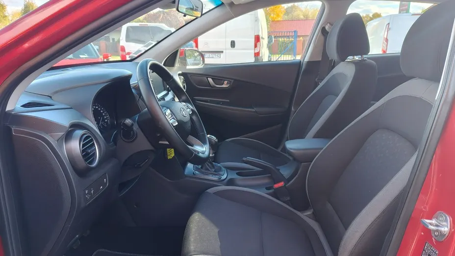 HYUNDAI Kona -