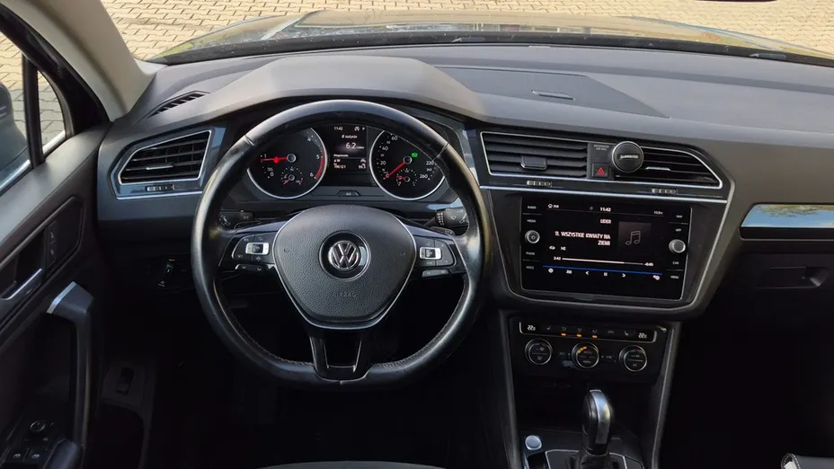 VOLKSWAGEN Tiguan -