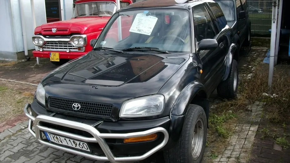 TOYOTA RAV4 -