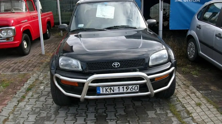 TOYOTA RAV4 -