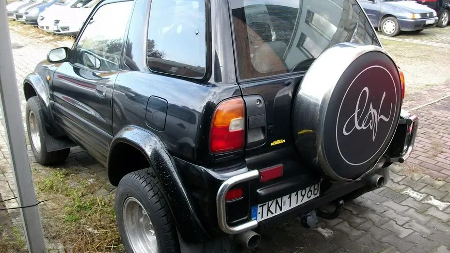 TOYOTA RAV4 -