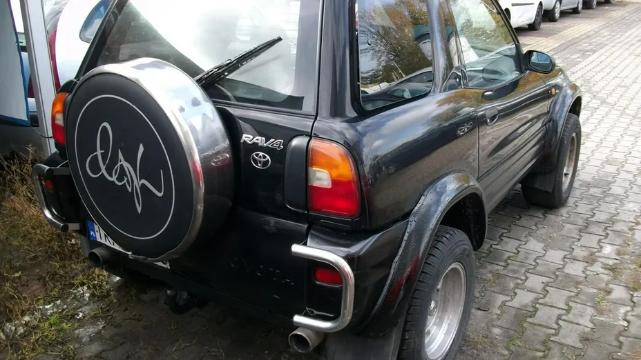 TOYOTA RAV4 -